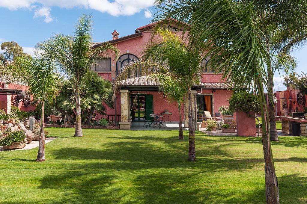 Casa Vacanze Villa Flumini ฟลูมินิ ดิ กวาร์ตู ห้อง รูปภาพ
