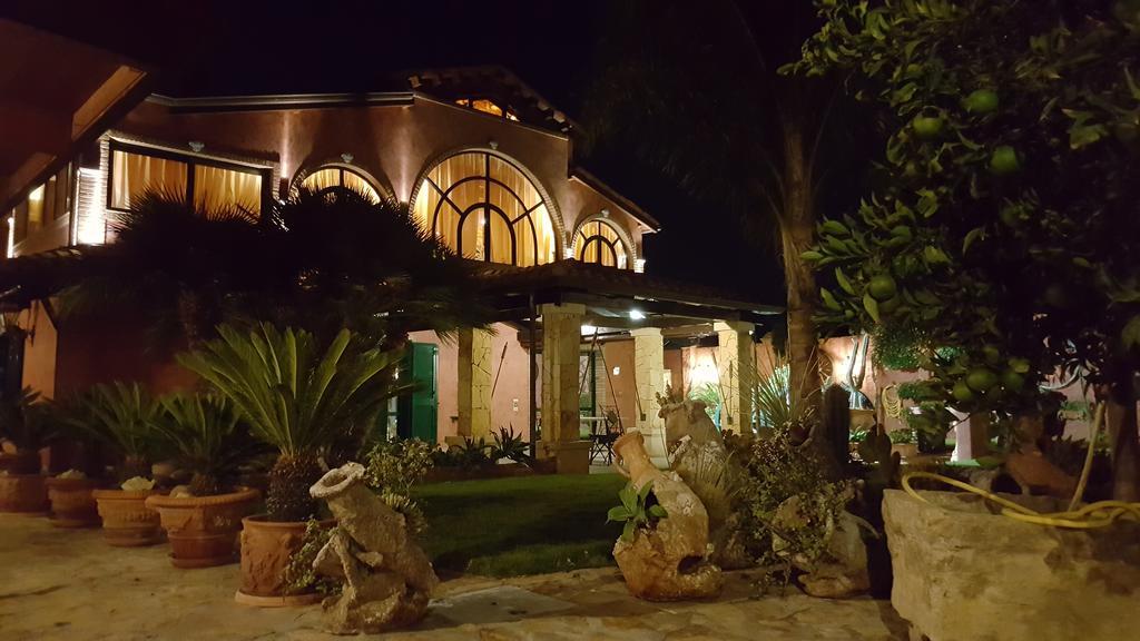Casa Vacanze Villa Flumini ฟลูมินิ ดิ กวาร์ตู ภายนอก รูปภาพ