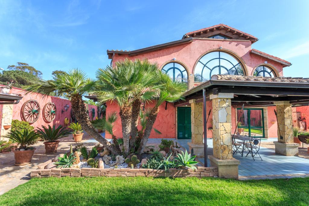 Casa Vacanze Villa Flumini ฟลูมินิ ดิ กวาร์ตู ภายนอก รูปภาพ