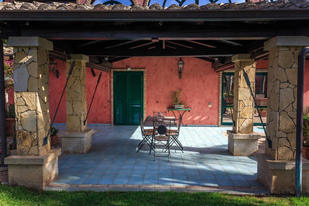 Casa Vacanze Villa Flumini ฟลูมินิ ดิ กวาร์ตู ภายนอก รูปภาพ