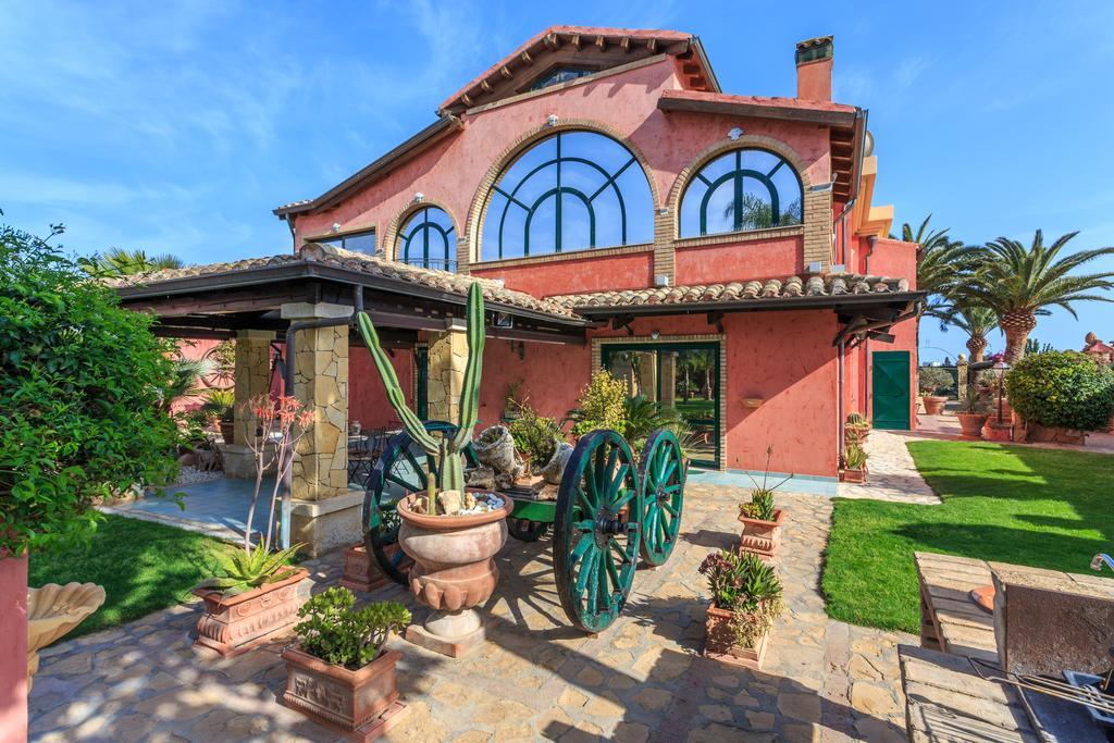 Casa Vacanze Villa Flumini ฟลูมินิ ดิ กวาร์ตู ภายนอก รูปภาพ