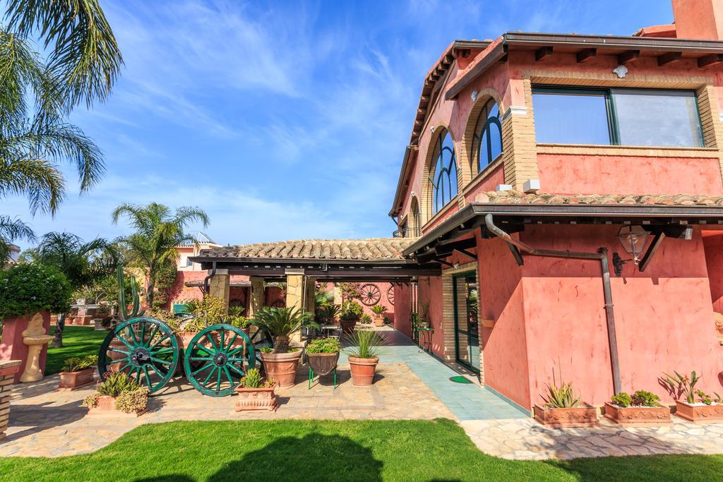 Casa Vacanze Villa Flumini ฟลูมินิ ดิ กวาร์ตู ภายนอก รูปภาพ