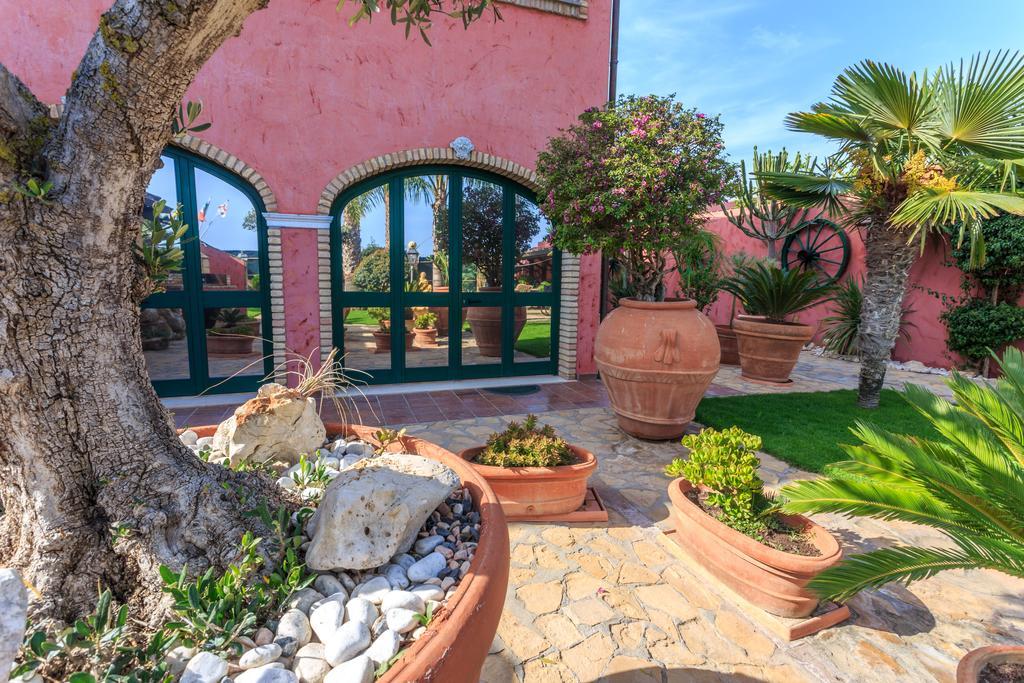 Casa Vacanze Villa Flumini ฟลูมินิ ดิ กวาร์ตู ภายนอก รูปภาพ