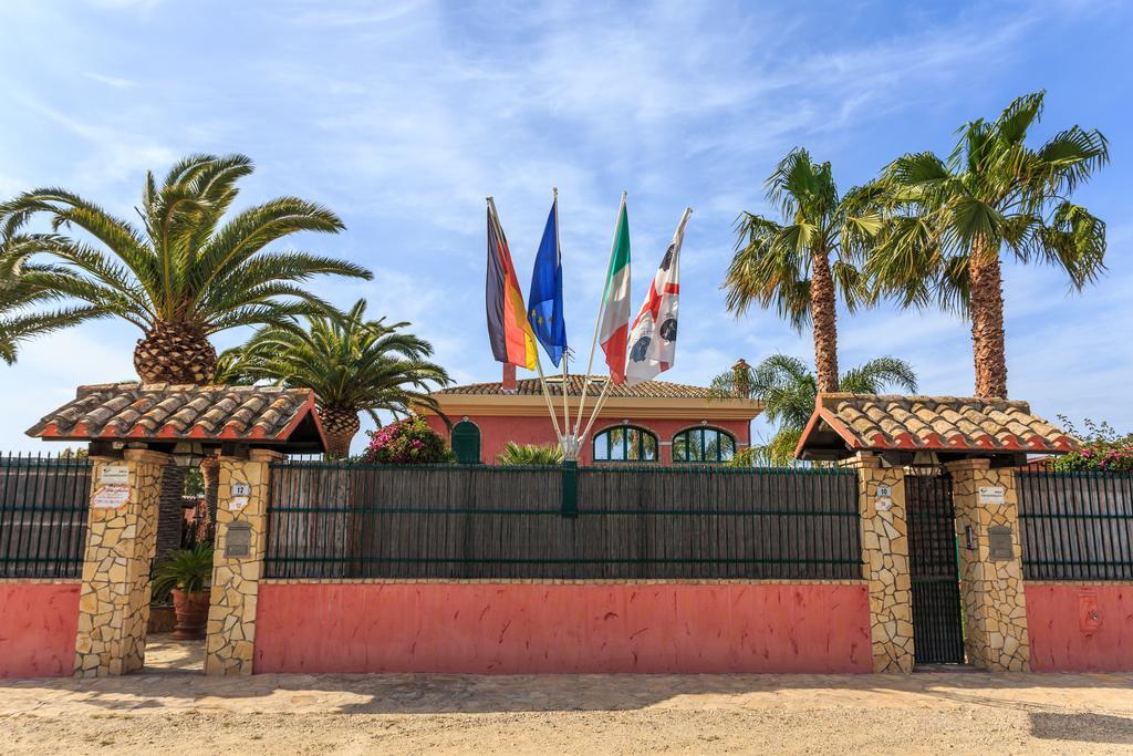 Casa Vacanze Villa Flumini ฟลูมินิ ดิ กวาร์ตู ภายนอก รูปภาพ