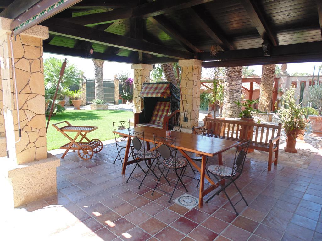 Casa Vacanze Villa Flumini ฟลูมินิ ดิ กวาร์ตู ภายนอก รูปภาพ